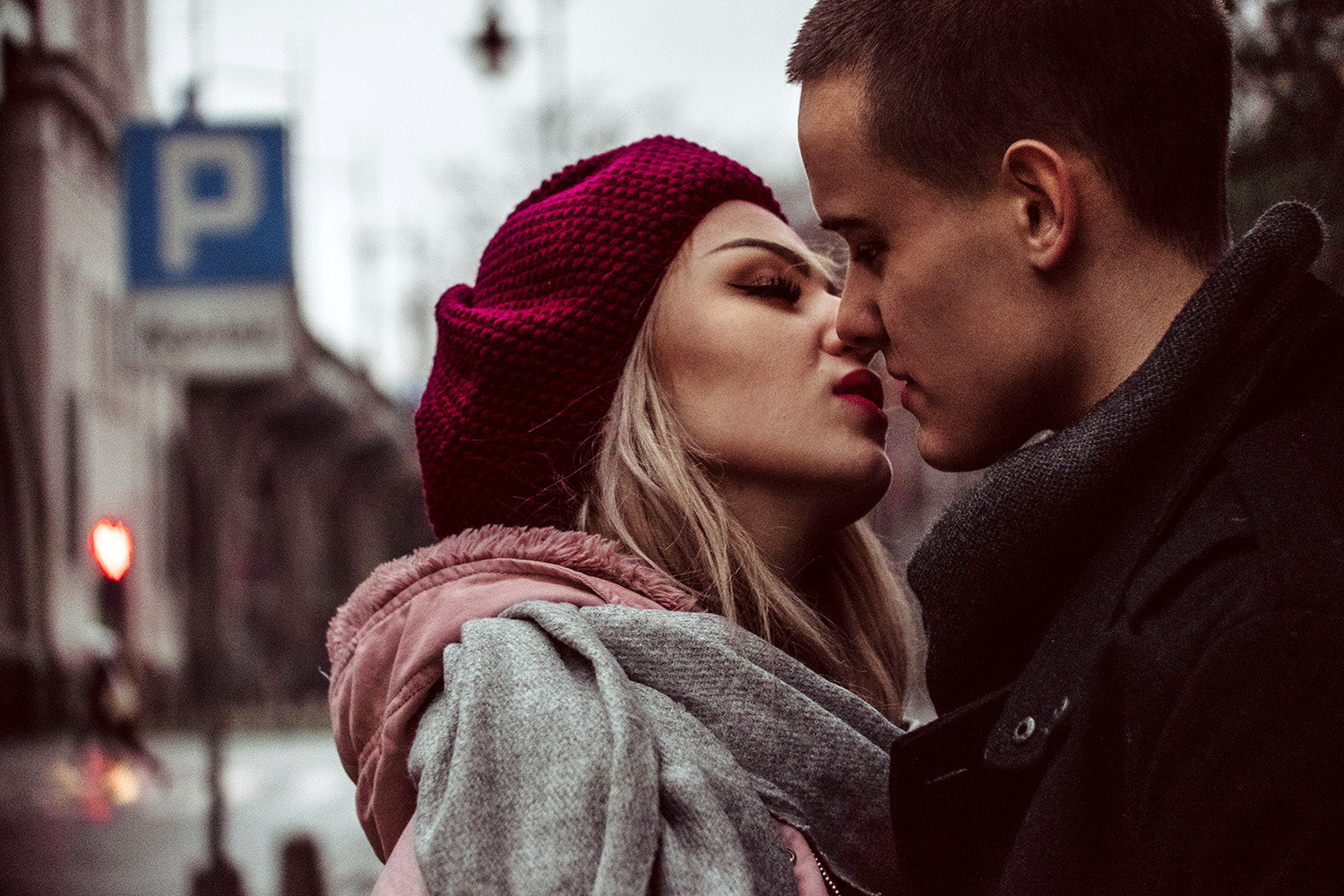 couple kissing