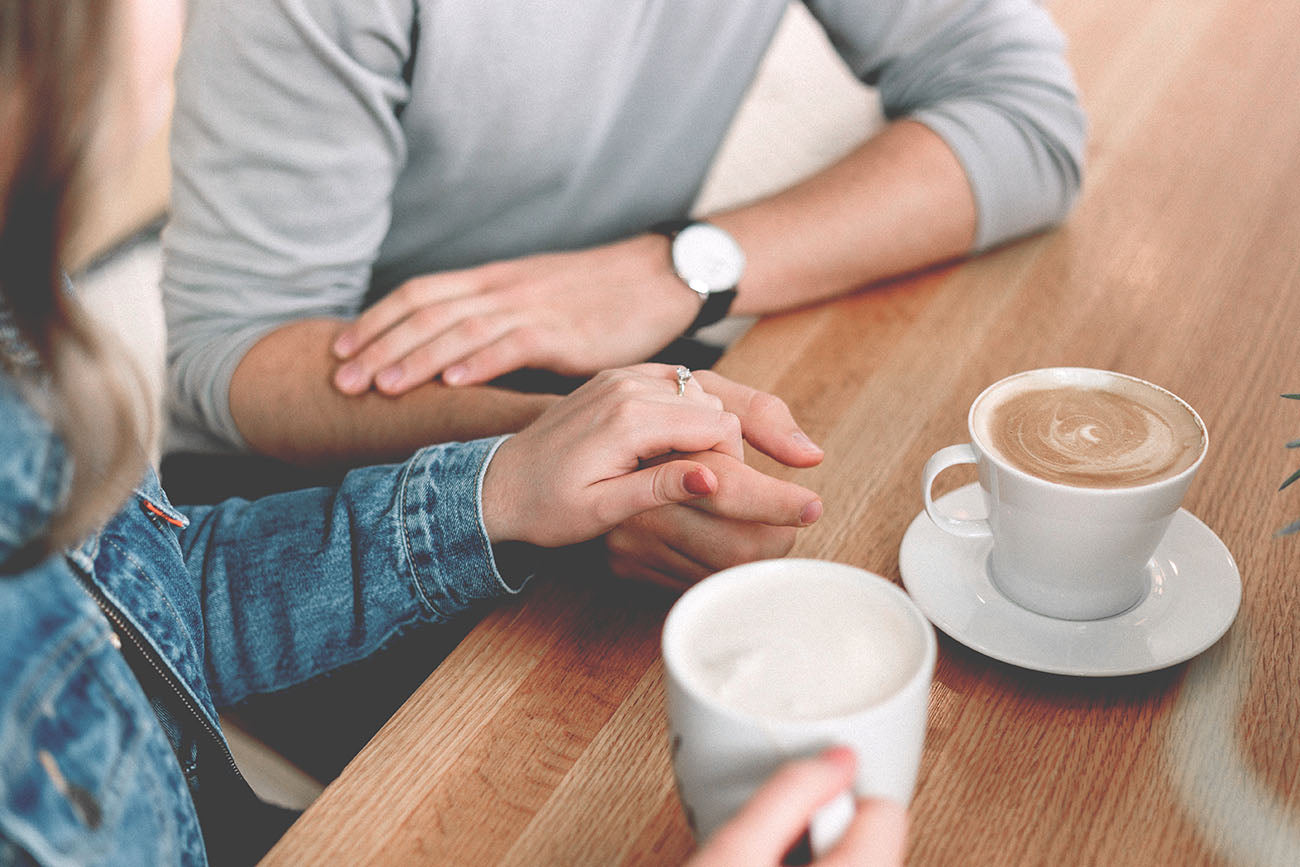 Young couple drinking coffee